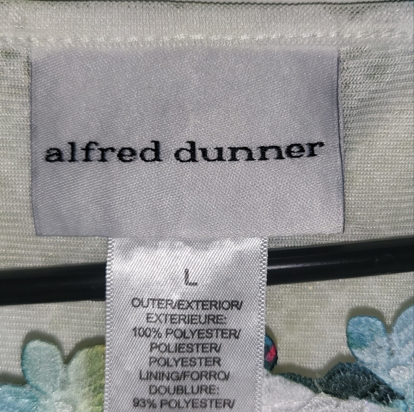 Beautiful blouse - Picture 3 of 3